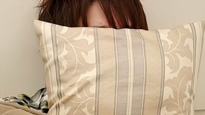 [Self-made subtitles] Matsuoka, sad to find Nobunaga is not around, sleeping with a pillow