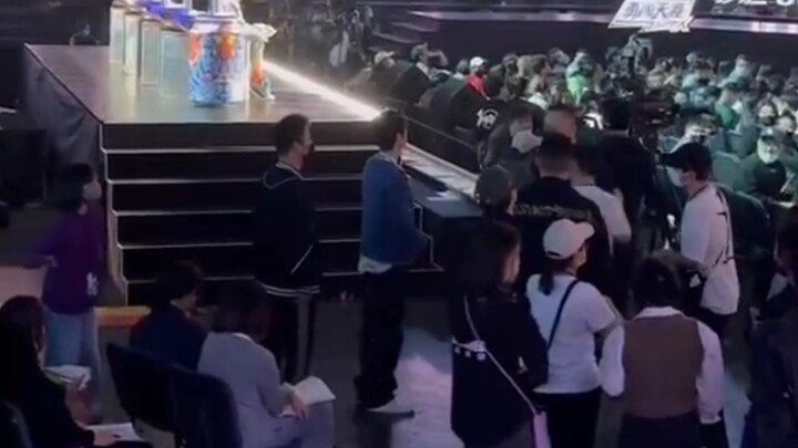 【Wang Yibo】Street Dance of China Season 5 Finals Fan Cam / This blue outfit looks so good!