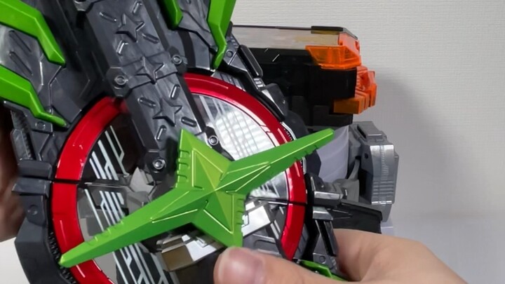 Triggered the separation sound effect of the War God’s Blade buckle.