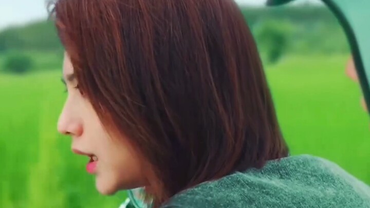 ชายคนหนึ่งจ้องมองขาครูไม่ละสายตา จนถูกตบไปหลายที ก็ไม่น่าอ้างว่าไม่ยุติธรรมเลยสักนิด