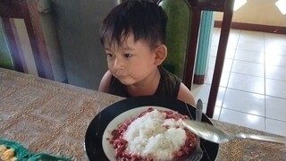 Eating rice with corned beef ( ceejay Mukbang)