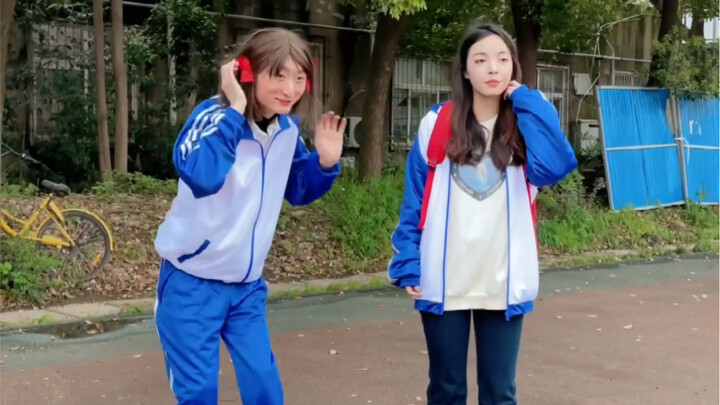 足球：真晦气 还是想被用踢的