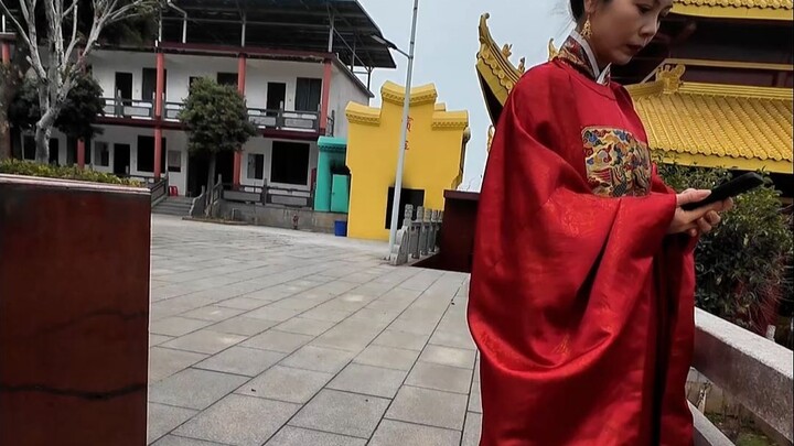 Ternyata, nggak peduli sebesar apa pun sih, kalau foto hasil jepretannya bagus pasti senang, kalau j