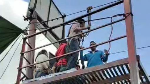 We are enjoying in zip line manali
