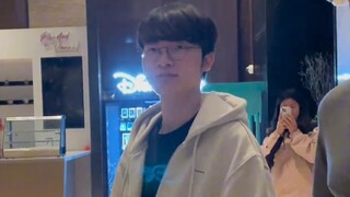 After the first game, Faker immediately called Haidilao and asked to change his private room reserva