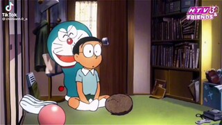 miệng thì nói ko phải trứng khủng long nhưng vẫn cho nobita mượn khăn chùm thời gian