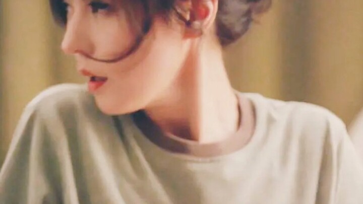 ช่วยด้วย! ทั้งใสทั้งยั่ว! ไม่แปลกใจเลยทำไมใครๆ ก็ต้องต่อคิวรอเป็น “เด็กน้อย” ของพี่สาวคนนี้!
