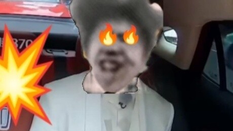 إنها جميلة جدًا أمام الأخ جي