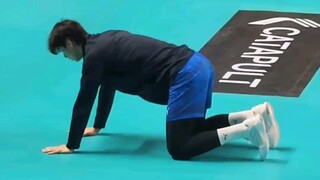 运动与舞蹈的完美融合：男生在球场上绽放的WOP之舞