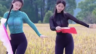 大姑娘美吗？田间地头就是我的舞台