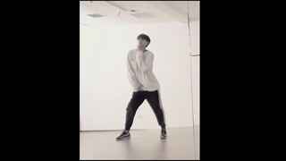 【Yao Chen】Use HyunA's Lip&Hip to open Yao Chen's girl group dance (Awei died again)
