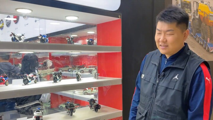 I've spent all my salary! I'm going home to eat instant noodles! Visiting the Beijing Model Exhibiti