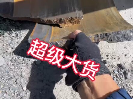Seorang pria menemukan 50 kilogram besi tua di pinggir jalan dan tidak dapat memindahkannya!