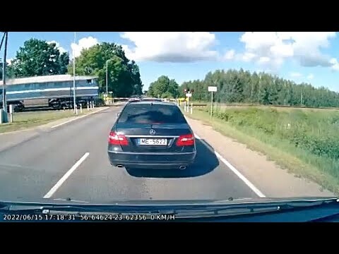 IDIOTS IN CARS | HOW NOT TO DRIVE #37