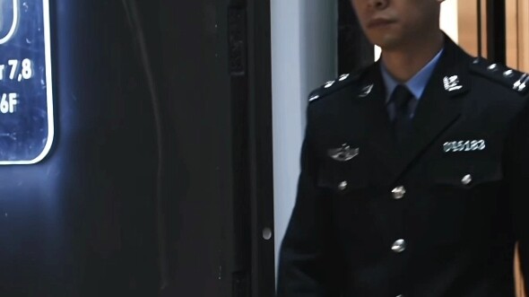 【秦驰】摘帽单手插兜走路是吧？驰姐你在going我。