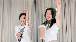 夏天快过去啦！站在后面的是妈妈哦！