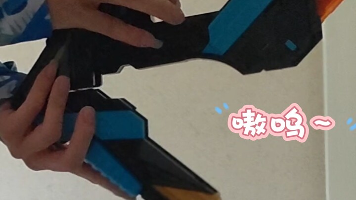 Tôi có một thói quen không thể giải thích được khi chơi súng ngắn trong cặp.