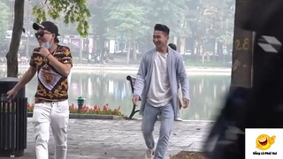 (P3) Troll Cầm Ví Người Lạ #Prank
