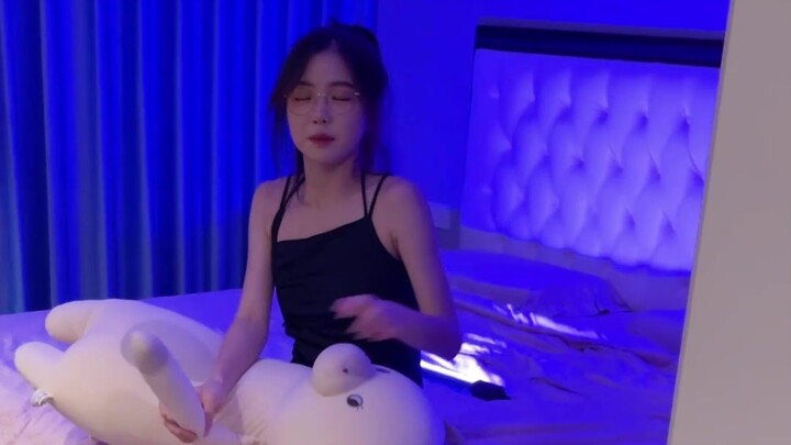 Guys, did you learn the cool trick for the kiss at the end?!