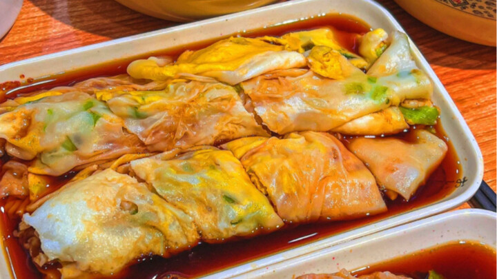 Every ruthless Cantonese person starts their day by soaking rice noodle rolls in soy sauce.