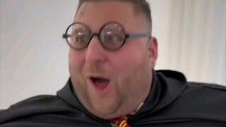 Thật muốn nói với chị gái này đừng làm khó anh chồng gấu của mình nữa 😂