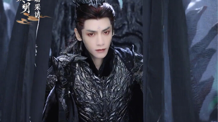 Lu Yunxi’s “The Longest Night” look: a dazzlingly colorful black