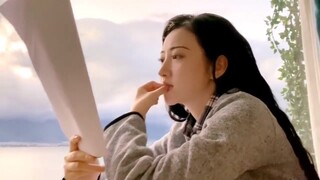 The scene of Jing Tian reciting the script in the field was filmed. It was like a fairy descending t