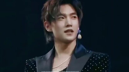 Yang Yang, how many years have you not worn a military uniform? Ten years!