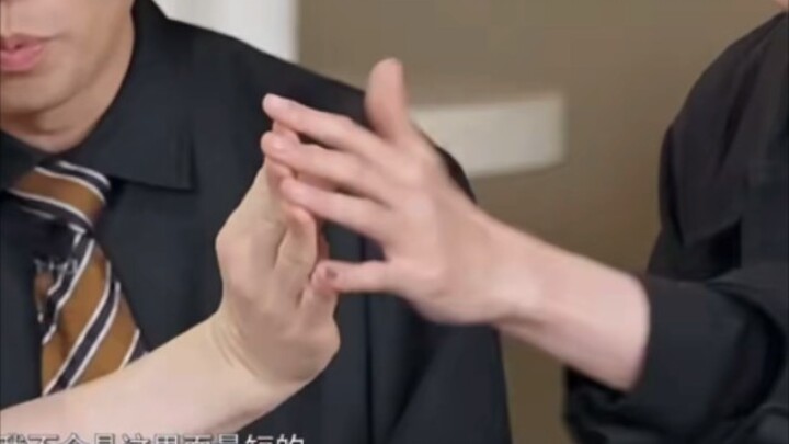Siapa yang ngerti, para tamu di acara “Qing Huan” semua memuji tangan Xu Minghao; tangan Xu Minghao 