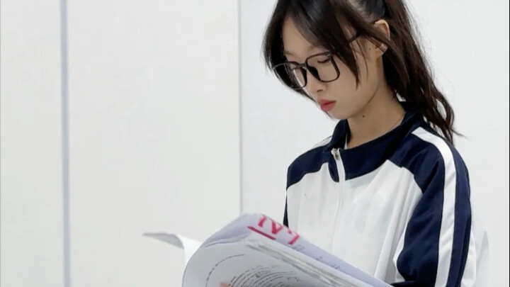 Jangan pernah mengenal seseorang hanya dari gosip.