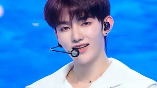 ZB1回归先行曲SWEAT首打歌舞台