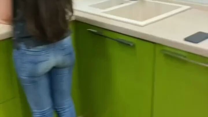 Aku diam-diam berdiri di belakang istriku dengan sebuah palu di tanganku. Tebak apa yang akan saya l