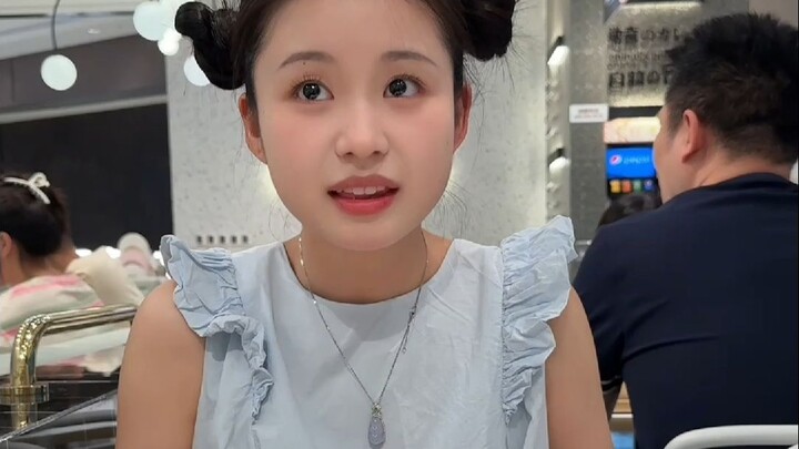 Not afraid of others' gaze, not afraid of the world's gaze