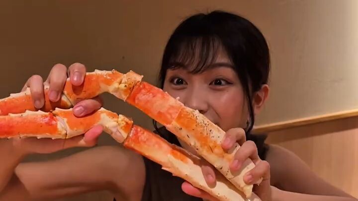 大きさに思わず驚きと笑顔がこぼれる蟹 ┈┈┈┈┈┈┈┈┈┈┈┈┈┈┈┈┈┈┈┈ お店紹介 かにざんまいは、蟹、お寿司の食べ放題で、カ二三昧の食体験を満喫できる、