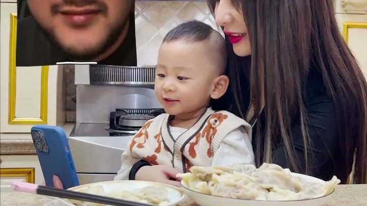 มาทำเกี๊ยวพร้อมกับมะเขือม่วงลูกเล็กกันเถอะ ขออวยพรให้ทุกคนปีใหม่สุขสันต์จากใจจริง!