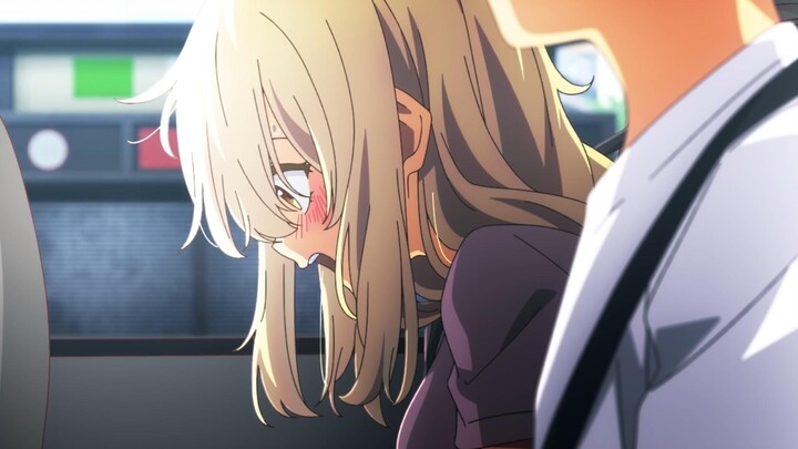 In order not to embarrass herself in front of Mr. Jing, the girl tried hard to hold back her stomach