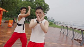 จะเกิดอะไรขึ้นถ้าการแสดงเพลง Knock ของ Lee Chae-hye เป็นการเต้นแบบเกิร์ลกรุ๊ป? ชายแกร่งห้าคนรวมกลุ่ม