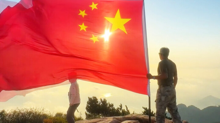 大爷说：“他这辈子有很多遗憾，但是最幸运的就是生在中国”