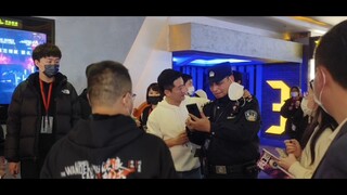 看完《流浪地球2》，出门就看见吴京，这是彩蛋吗？