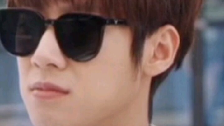 It's so funny! Jiang Feng, you had a lot of fun before you became a policeman!