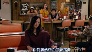 【破产姐妹】大庭广众之下“喂奶”是什么体验？