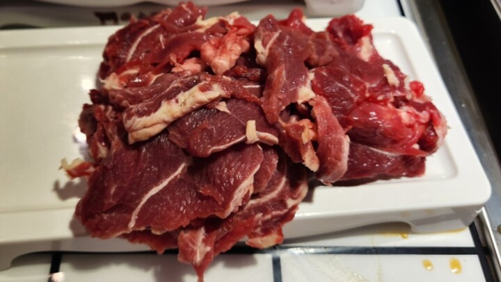 89-yuan beef hotpot buffet—enjoy a generous serving of beef to your heart’s content