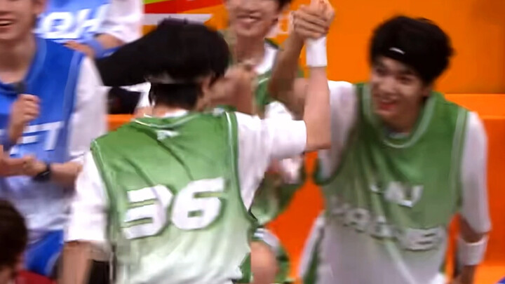 Liu Yaowen is totally head over heels for his junior, Su Xinhao! Hahaha, they’re both basketball-lov