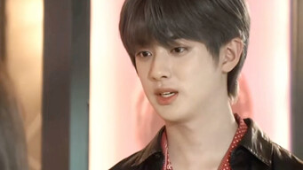 Hot Male Star Falls for a Once-Famous Actress