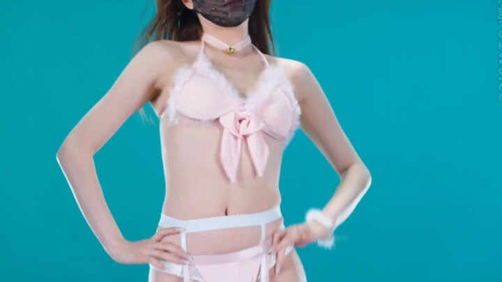 Beautiful Model Gee Dancing