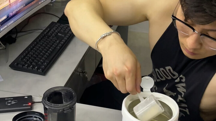 对不起兄弟我就是见不得你练的比我好比我壮…………