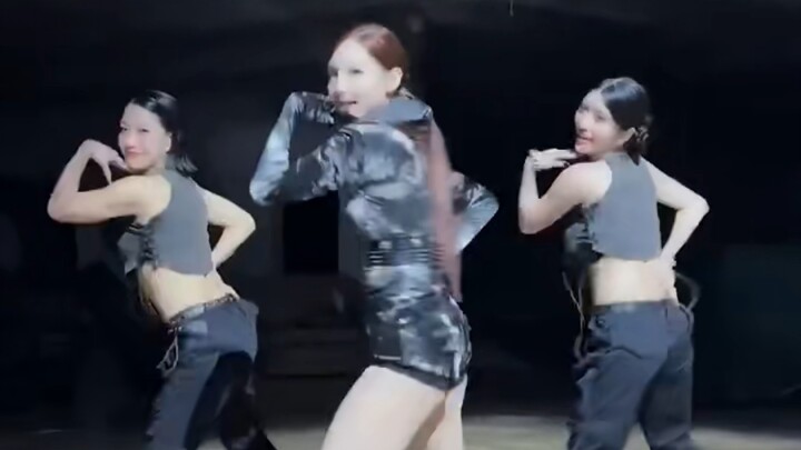 Nayeon, Momo, Jihyo & the Osaka Street Fighter Squad challenge "THIS IS FOR"