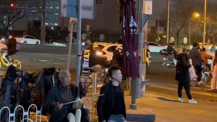 #Berenang sampai Laut Berubah Biru Baru Bisa Mendarat 2 April, Beijing: Netizen: Pak, saya langsung 