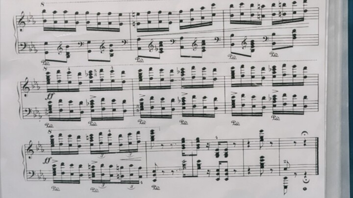 Cây đàn piano của trường đã bị hỏng bởi Liszt