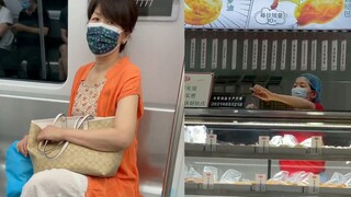 52岁宝妈找到生平第一份工作，女儿全力支持：妈妈终于能做自己